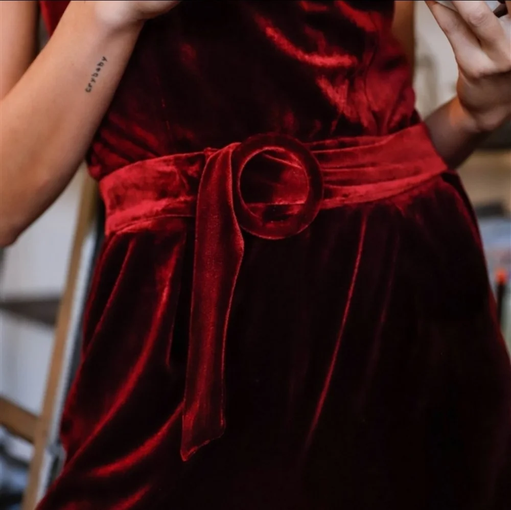 Red velvet sleevless jumpsuit - Picture 4 of 5